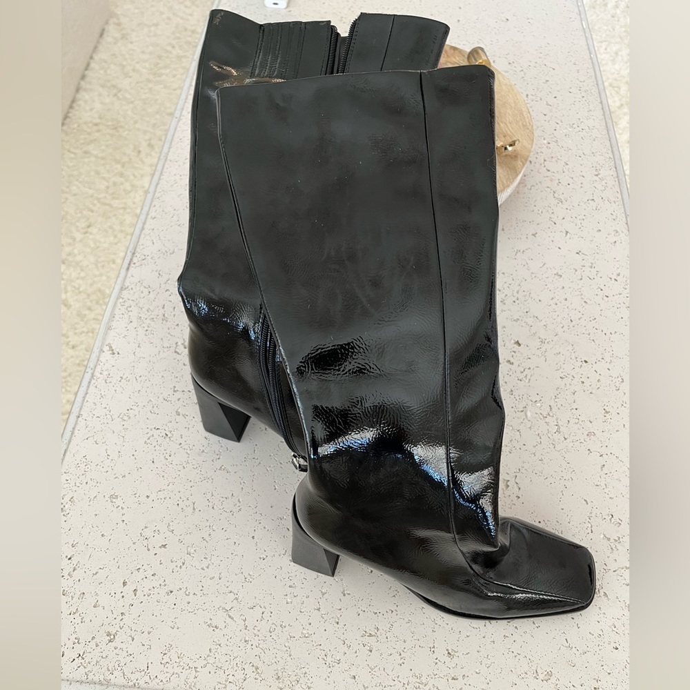 Elegant Black Heeled Boots